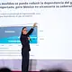 Equipo de perforación realiza estudios exploratorios en una zona con posibles reservas de gas natural no convencional.