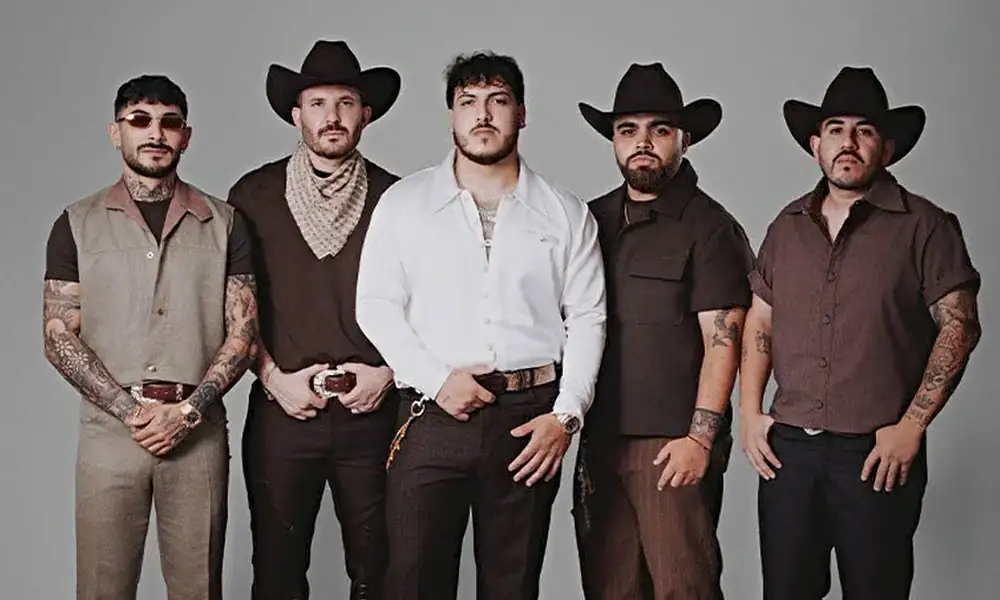 Grupo Frontera se presenta ante público durante un concierto como parte de los festejos patrios en Guadalajara.