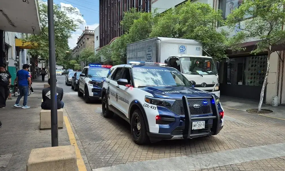 Policías de Guadalajara durante un operativo de seguridad en el municipio.