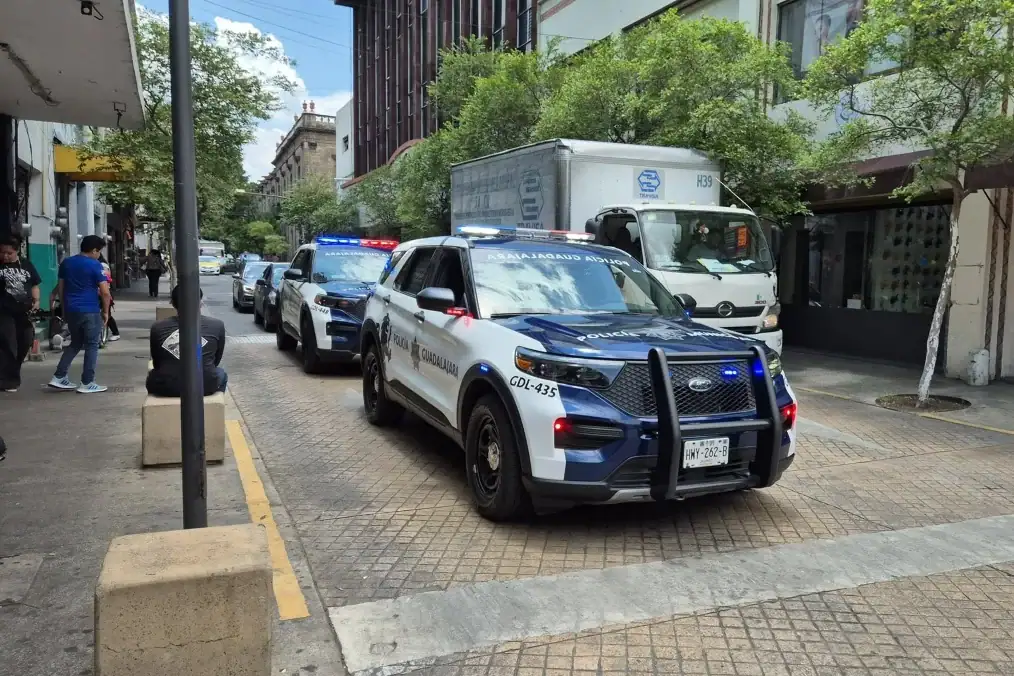 Policías de Guadalajara durante un operativo de seguridad en el municipio.