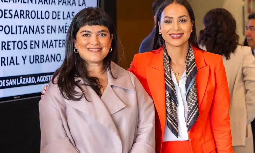 Representantes metropolitanos y diputados federales participan en una mesa de trabajo sobre financiamiento y planeación de las ciudades.