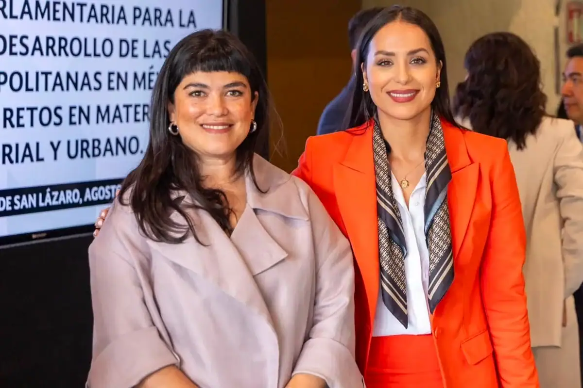 Representantes metropolitanos y diputados federales participan en una mesa de trabajo sobre financiamiento y planeación de las ciudades.