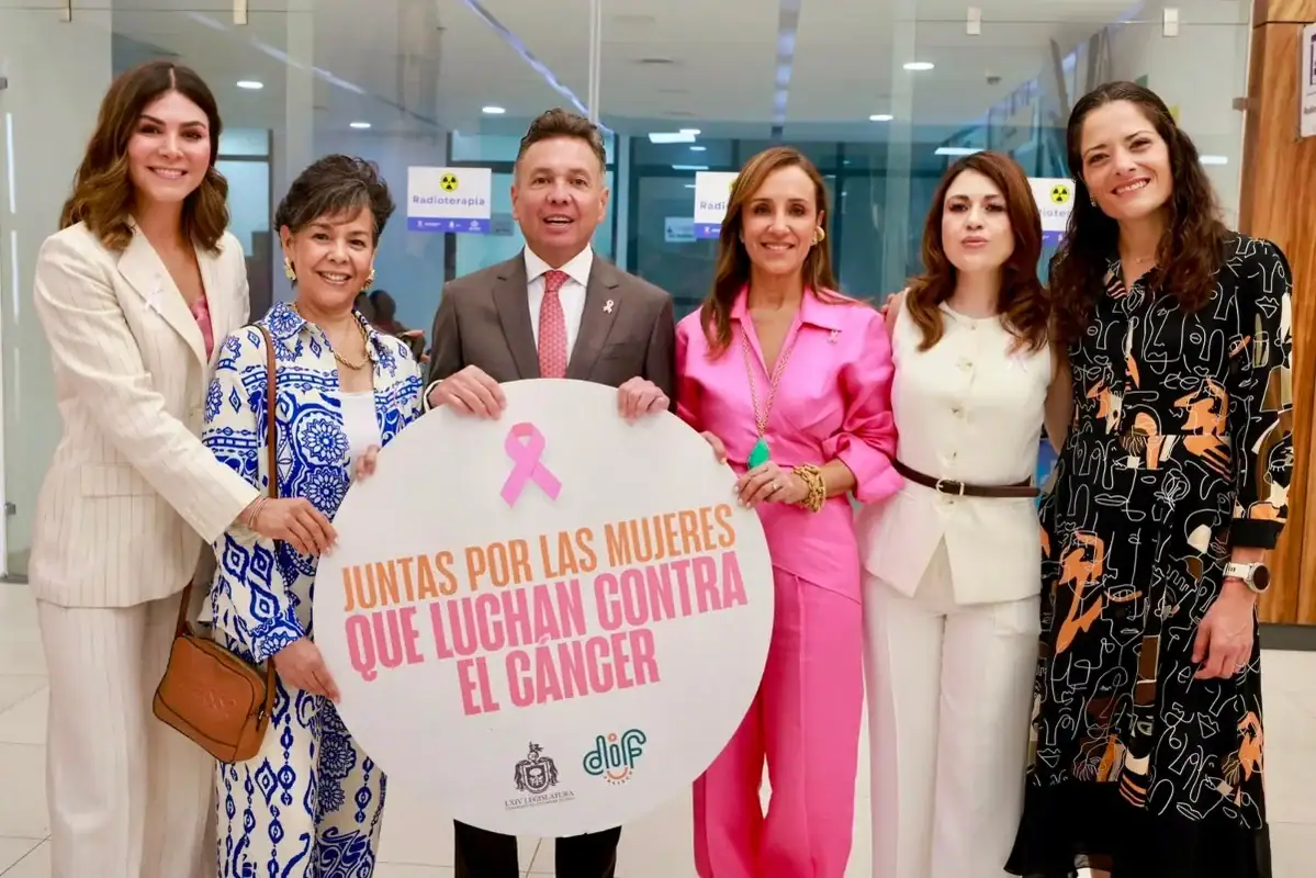 Mujeres reciben información sobre apoyos para diagnóstico y tratamiento de cáncer de mama y cervicouterino en Jalisco.