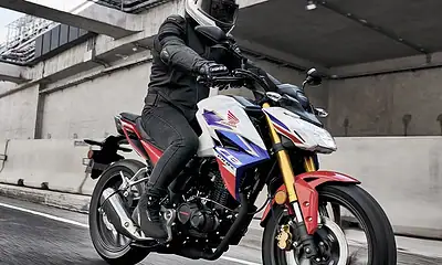 Firma de convenio para instalar módulos de emplacamiento de motocicletas Honda en Jalisco.