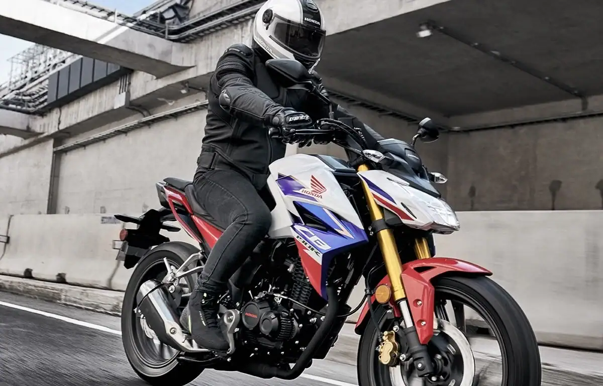 Firma de convenio para instalar módulos de emplacamiento de motocicletas Honda en Jalisco.
