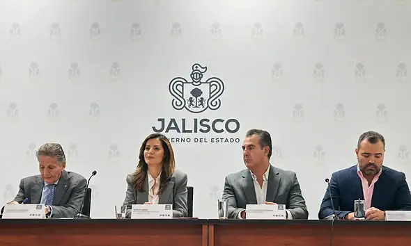 Autoridades de Guadalajara, Zapopan, Tlajomulco y el SIAPA anuncian un acuerdo para regularizar adeudos por el servicio de agua.