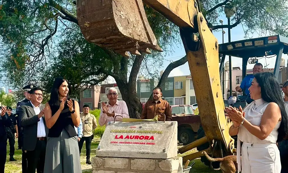 Trabajadores inician la construcción de la nueva comisaría municipal de Juanacatlán.
