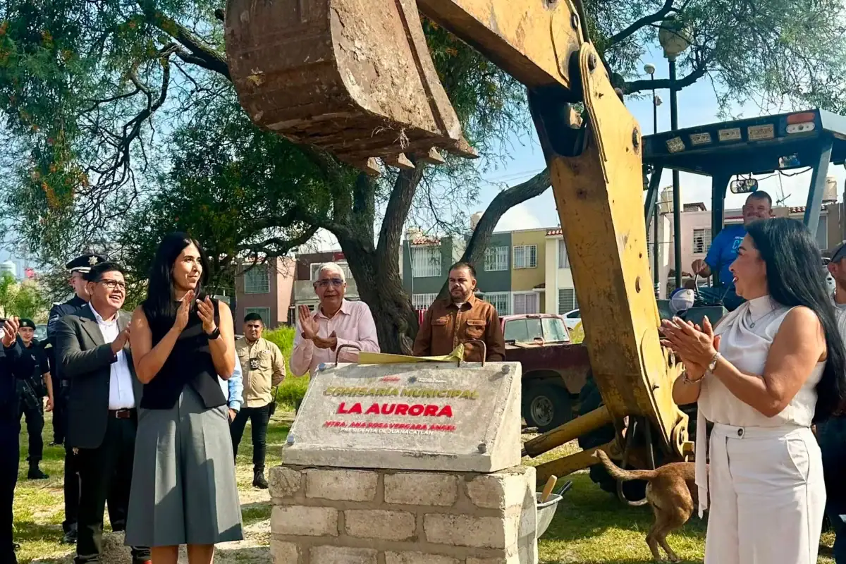 Trabajadores inician la construcción de la nueva comisaría municipal de Juanacatlán.