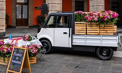 Olinia Carga, minivehículo eléctrico mexicano con capacidad para transportar hasta 650 kilos de mercancía.