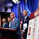 Autoridades de Estados Unidos presentan fotografías de presuntos integrantes del CJNG buscados por delitos de narcotráfico y fraude.