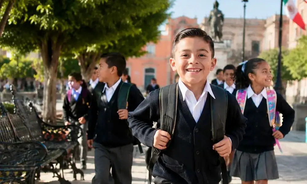 Estudiantes regresan a clases en Jalisco este lunes 31 de agosto de 2026