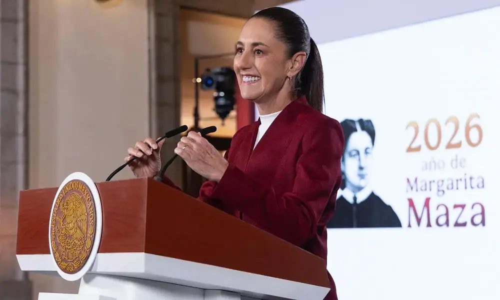 Claudia Sheinbaum firma decreto para fortalecer la transparencia del Gobierno de México.