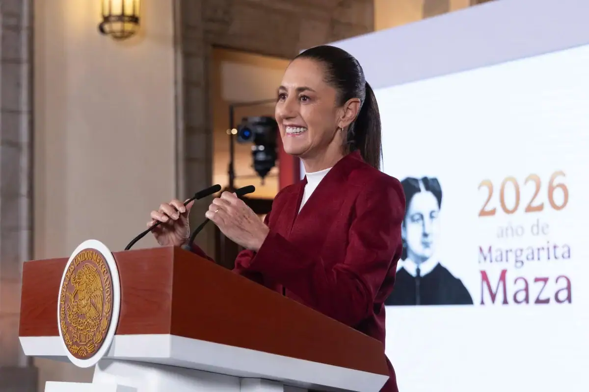 Claudia Sheinbaum firma decreto para fortalecer la transparencia del Gobierno de México.