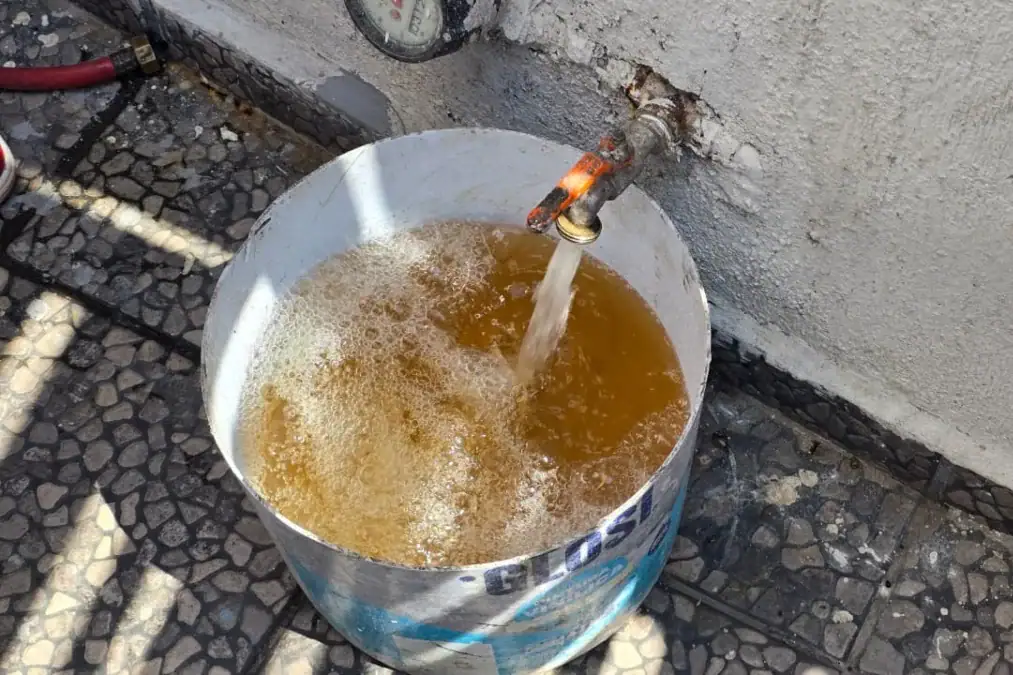 Inspección del suministro de agua en una vivienda de San Pedro Tlaquepaque.