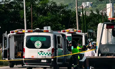 Camión Torton volcado después de un choque sobre la avenida Jesús Michel González, en Tlajomulco.