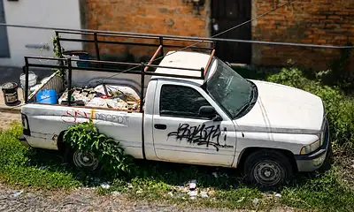 Retiro de vehículos abandonados en calles de Zapopan