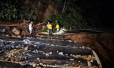 Arroyo arrasa viviendas en Talpa: dos menores mueren; buscan a dos adultos
