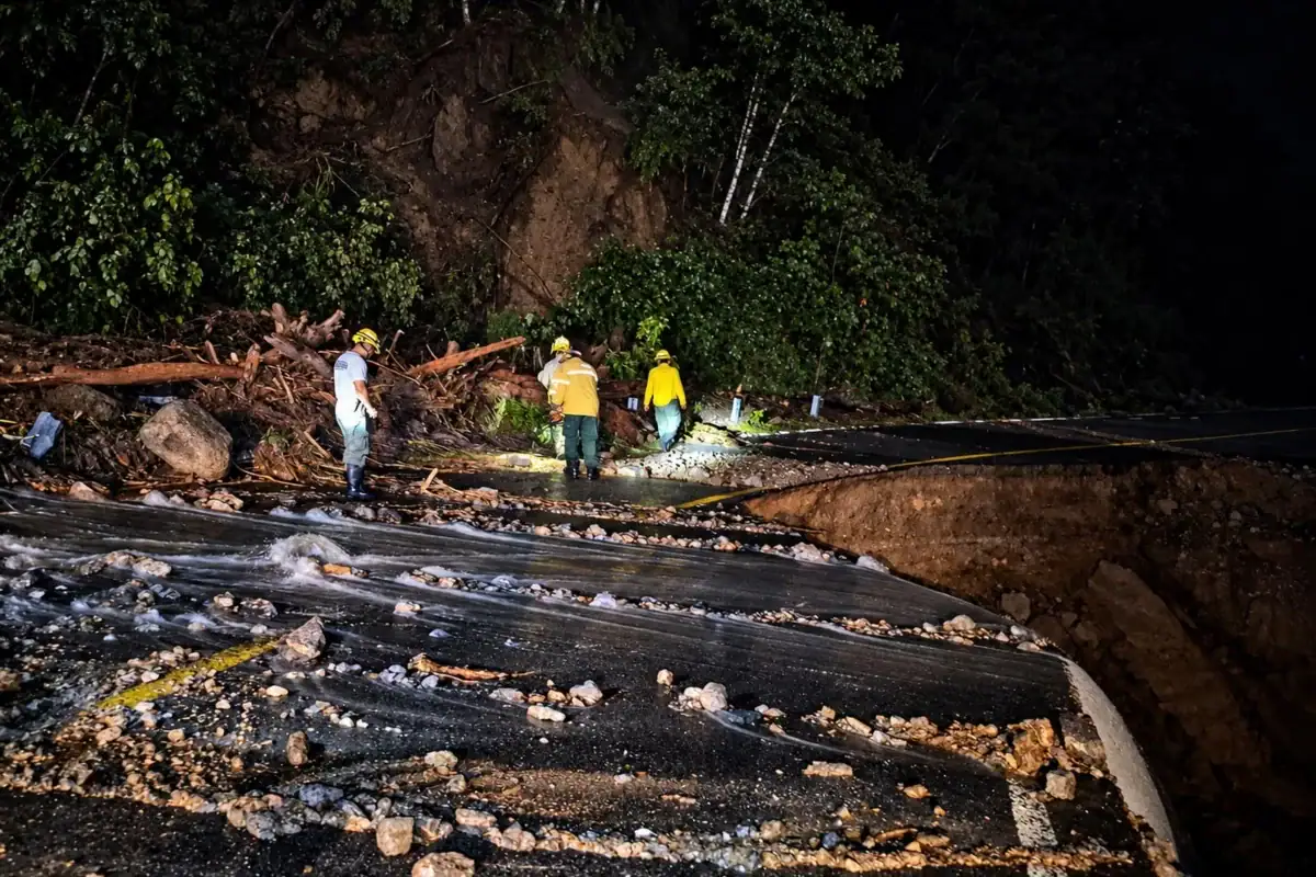 Arroyo arrasa viviendas en Talpa: dos menores mueren; buscan a dos adultos