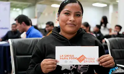 Jóvenes estudiantes reciben Becas al Estilo Jalisco