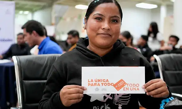 Jóvenes estudiantes reciben Becas al Estilo Jalisco