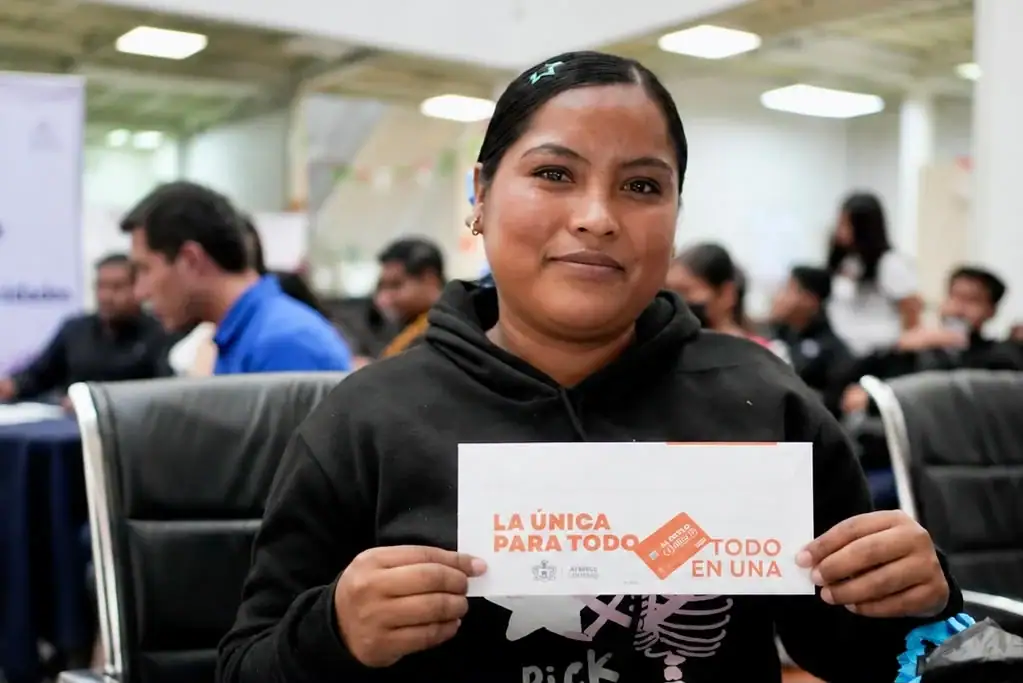 Jóvenes estudiantes reciben Becas al Estilo Jalisco