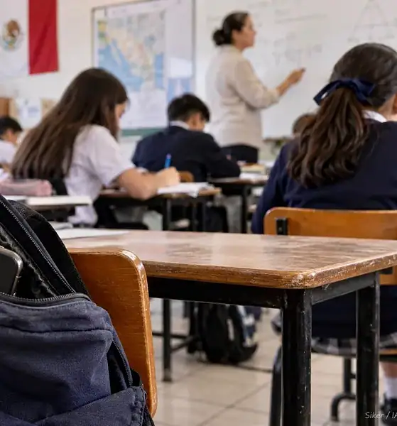 ¿Adiós al celular en la escuela? Estas son las nuevas reglas que aplicarán desde noviembre
