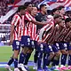 Jugadores de Chivas antes del partido contra Atlético de San Luis.