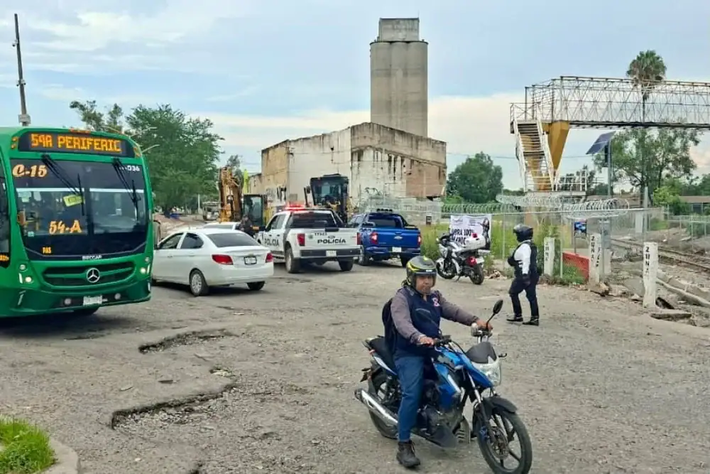 Obras y cierre vial en Juan de la Barrera en Las Juntas, Tlaquepaque