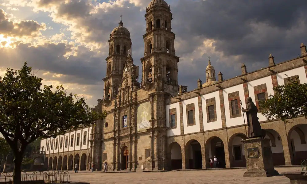 Pronóstico del clima en Guadalajara hoy sábado 5 de septiembre de 2026, con posibilidad de lluvias.