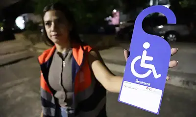Gancho azul para uso de cajones de estacionamiento exclusivos en Guadalajara
