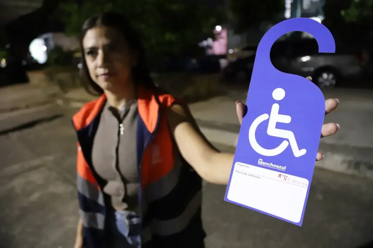 Gancho azul para uso de cajones de estacionamiento exclusivos en Guadalajara