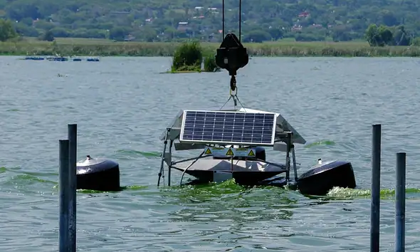 Jalisco y Tlajomulco instalan circuladores solares en la laguna de Cajititlán
