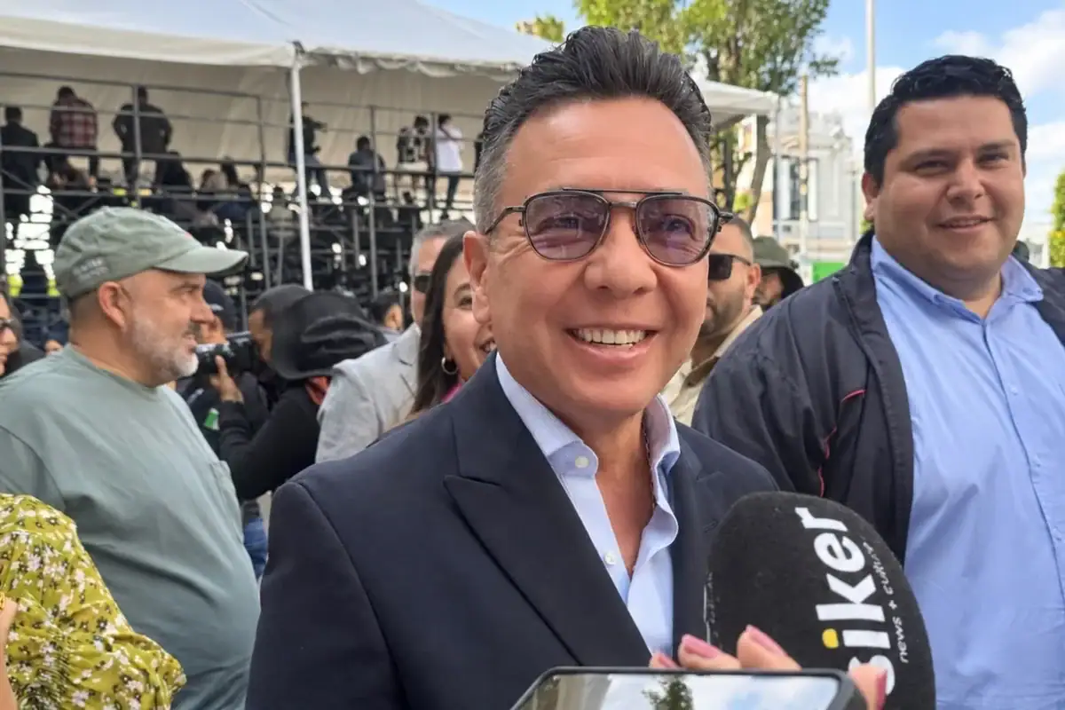 Niño participa en representación de Juan Escutia desde balcón de la Presidencia Municipal de Ameca