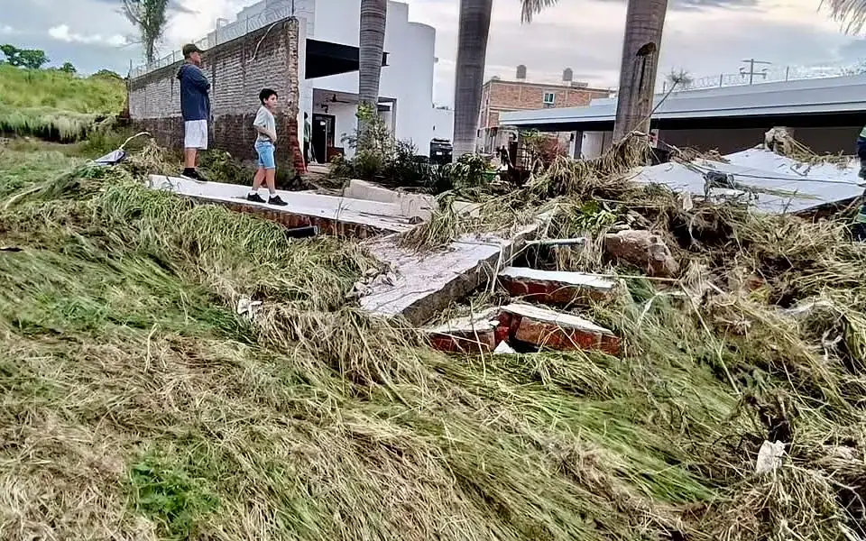 Brigadas recorren viviendas afectadas por inundaciones en Zapotlanejo