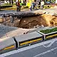 Socavón en avenida Ávila Camacho y Jacarandas en Zapopan