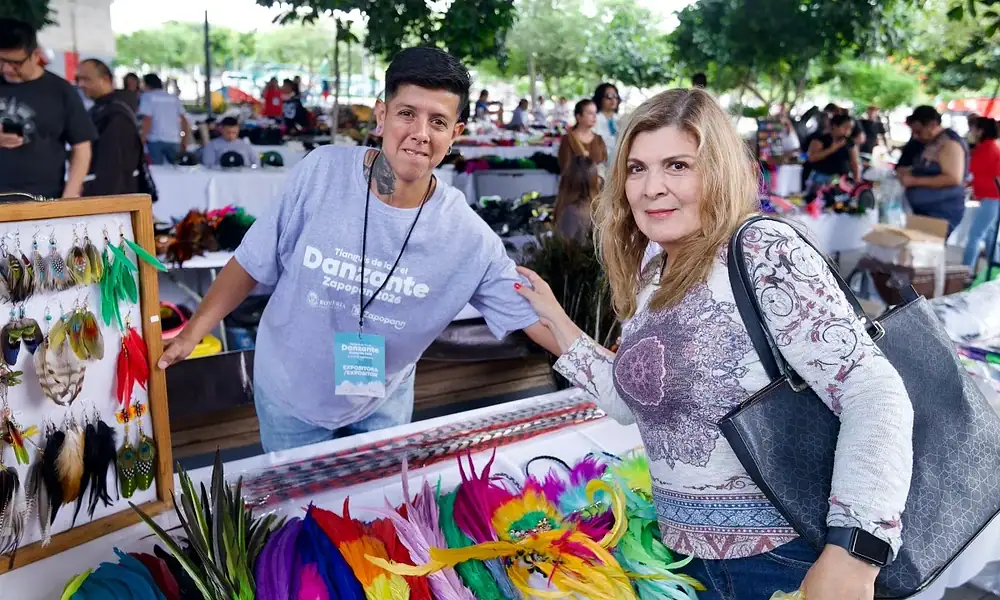 Danzantes y autoridades durante la inauguración de la quinta edición del Tianguis de la y el Danzante en Zapopan.