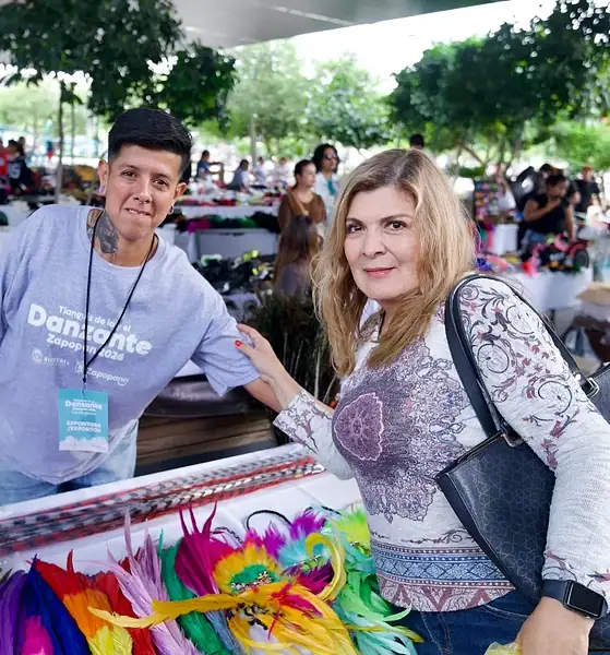 Danzantes y autoridades durante la inauguración de la quinta edición del Tianguis de la y el Danzante en Zapopan.