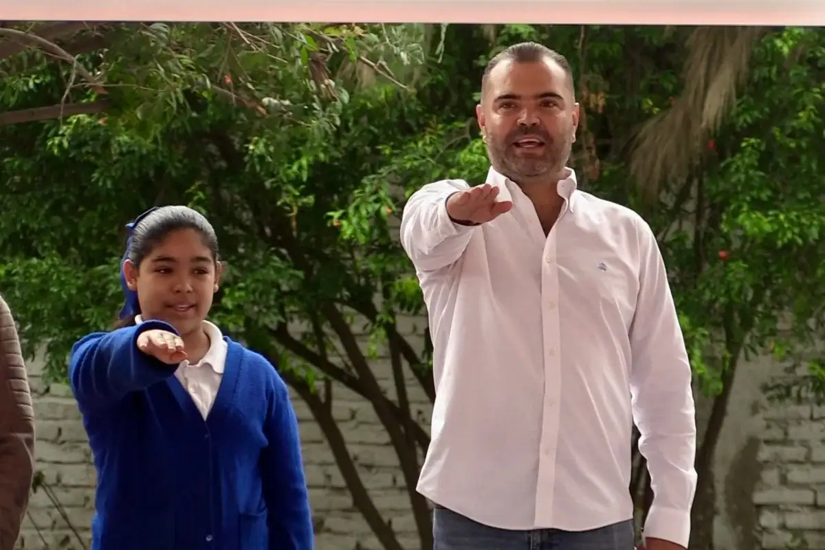 Nueva lonaria de la Primaria Emiliano Zapata en El Refugio, Tlajomulco