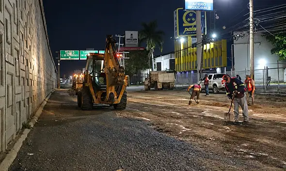 Tlaquepaque interviene lateral de Lázaro Cárdenas entre Fuelle y Oleoducto