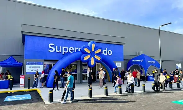 Walmart de Periférico y Guadalupe reabre tras incendio de 2024