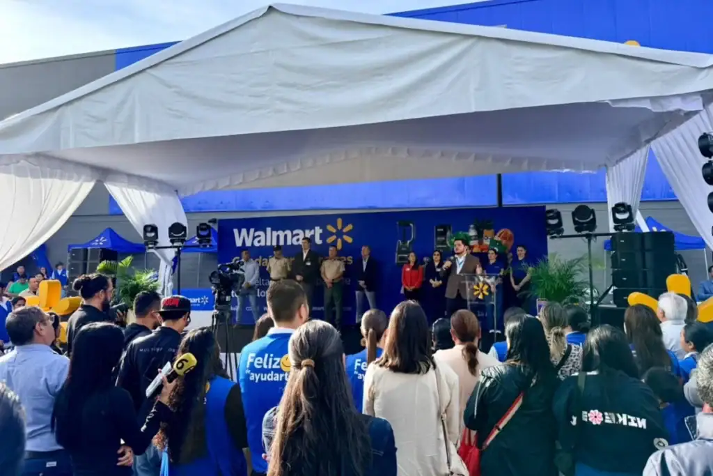 Walmart de Periférico y Guadalupe reabre tras incendio de 2024