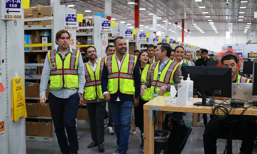 Autoridades de Tlajomulco y representantes de Amazon México anunciaron el proyecto de expansión logística, previsto para 2027.