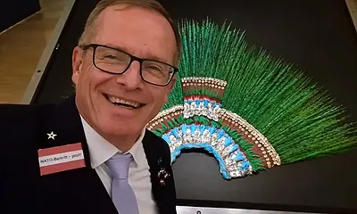 Penacho de Moctezuma exhibido en el Weltmuseum Wien de Austria