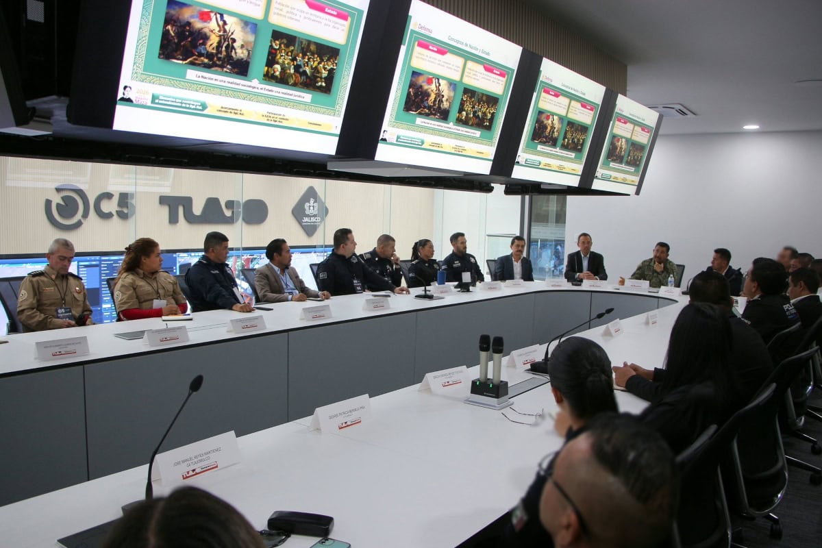 Representantes de la Cámara de Comercio conocen las instalaciones y sistemas de videovigilancia del C5 Tlajomulco.