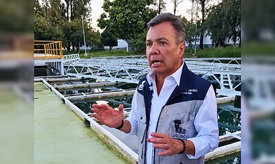 Texto ALT: Pablo Lemus supervisa la Planta Potabilizadora de Miravalle ante problemas de calidad del agua en Guadalajara.