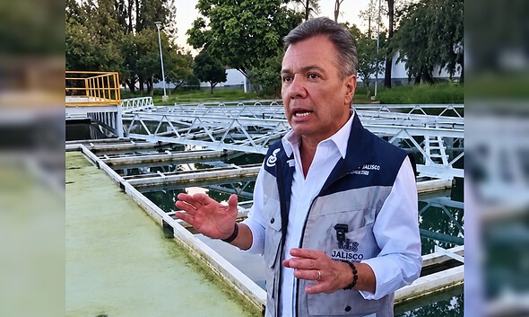 Texto ALT: Pablo Lemus supervisa la Planta Potabilizadora de Miravalle ante problemas de calidad del agua en Guadalajara.