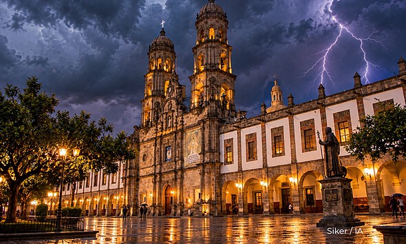 Huracán Simón categoría 3 mantiene condiciones para lluvias en Guadalajara y Jalisco.