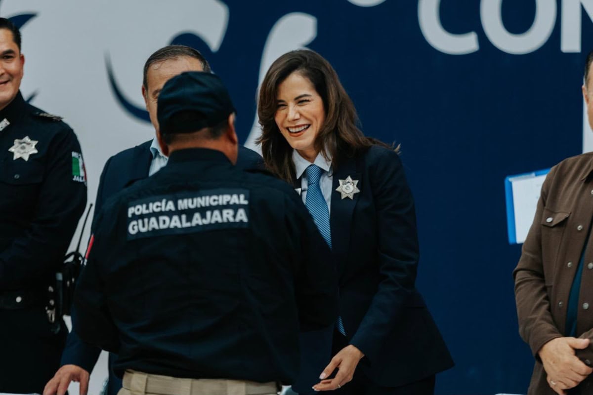 Policías de Guadalajara reciben condecoraciones por años de servicio y méritos