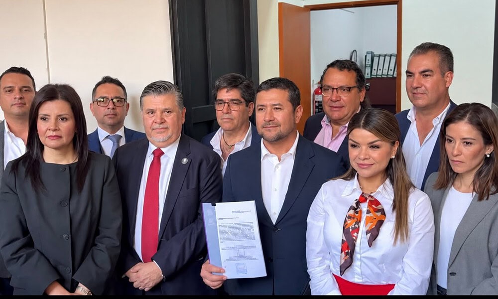 Funcionarios del Gobierno de Jalisco presentan al Congreso la iniciativa para el acueducto sustituto Chapala–Guadalajara.