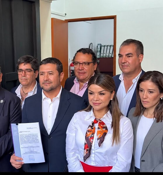 Funcionarios del Gobierno de Jalisco presentan al Congreso la iniciativa para el acueducto sustituto Chapala–Guadalajara.